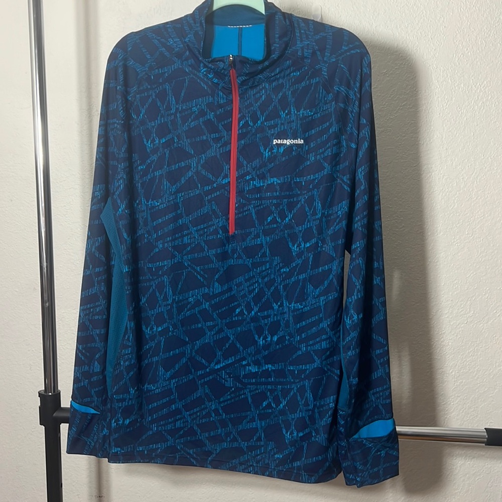 Patagonia Blue Long Sleeve Shirt with Integrated Hand Covers and Thumb Holes